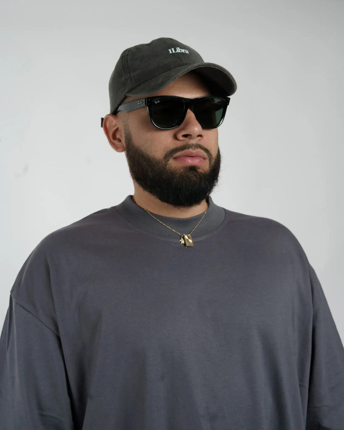 BASICA//ESSENCIAL OVERSIZED TEES // GRIS ACERO